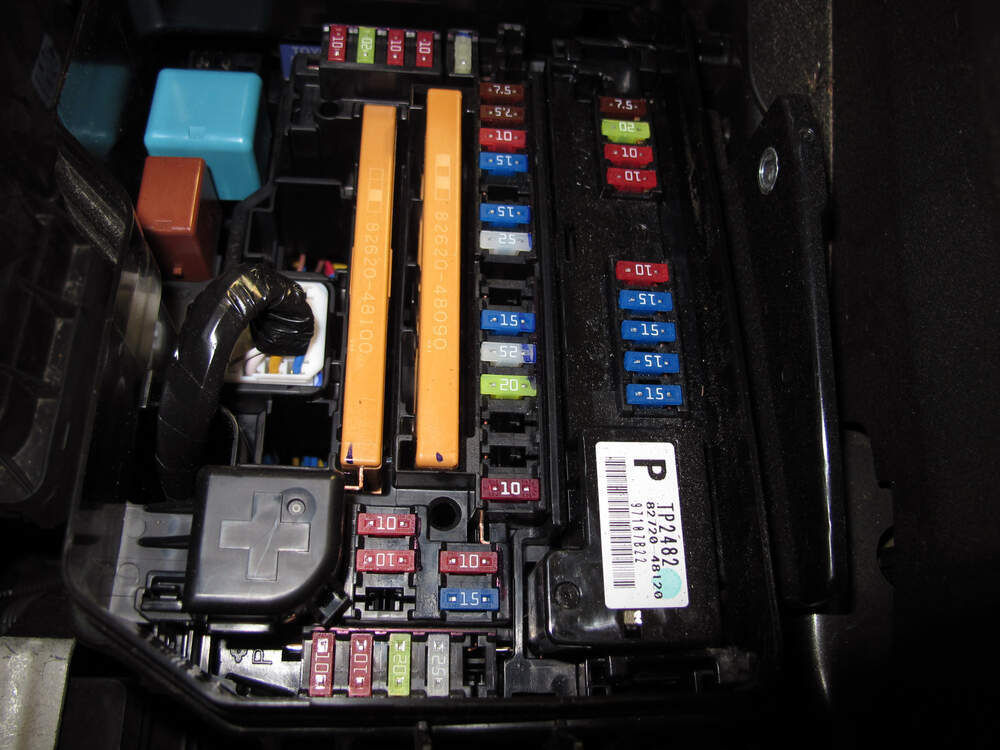 T-One Vehicle Wiring Harness with 4-Pole Flat Trailer Connector Tow