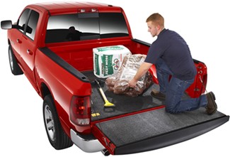 Kneeling on cushioned tailgate