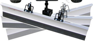 Three-point blade plows straight, to the right or to the left
