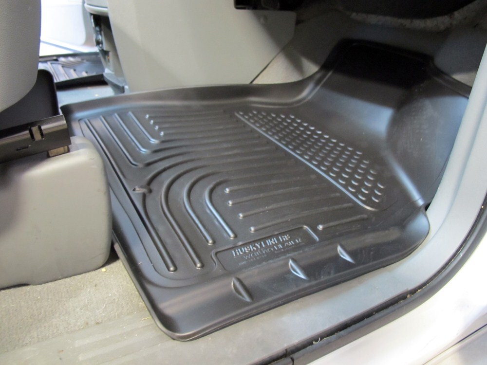 2011 Chrysler town and country cargo liner