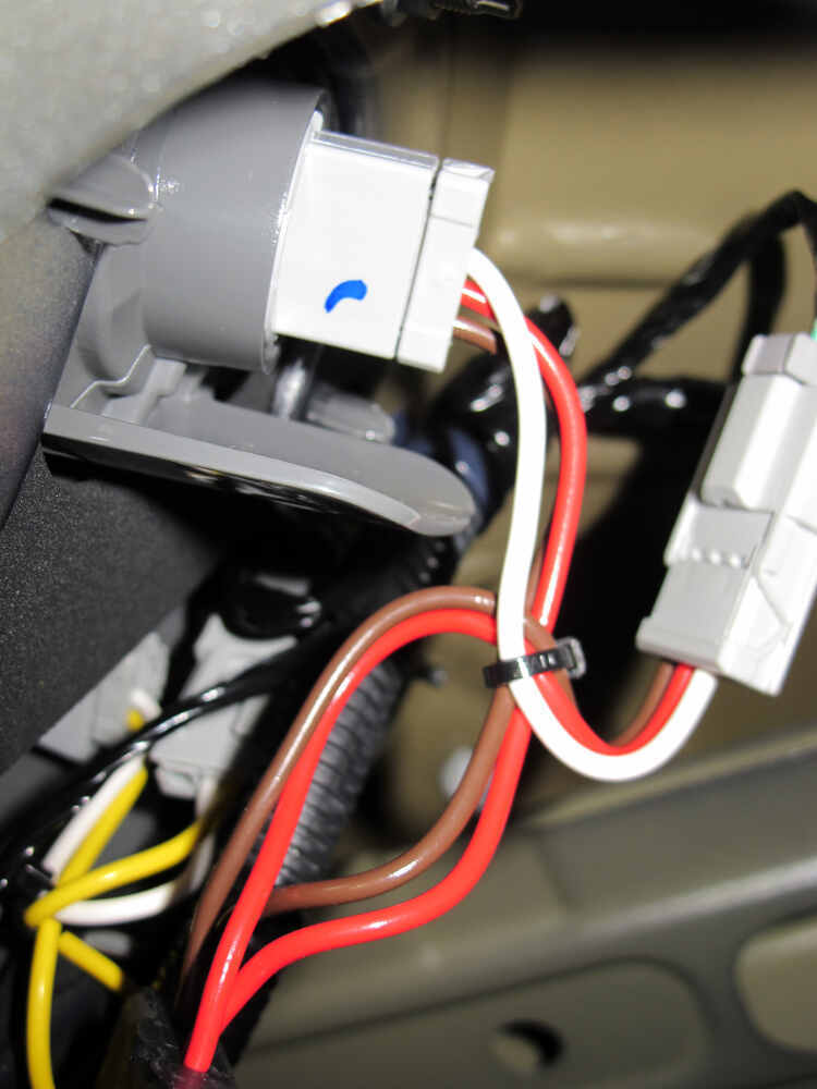T-One Vehicle Wiring Harness with 4-Pole Flat Trailer Connector