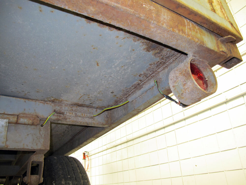 Peterson Round Trailer Tail Light 2 Stud Mounting Right