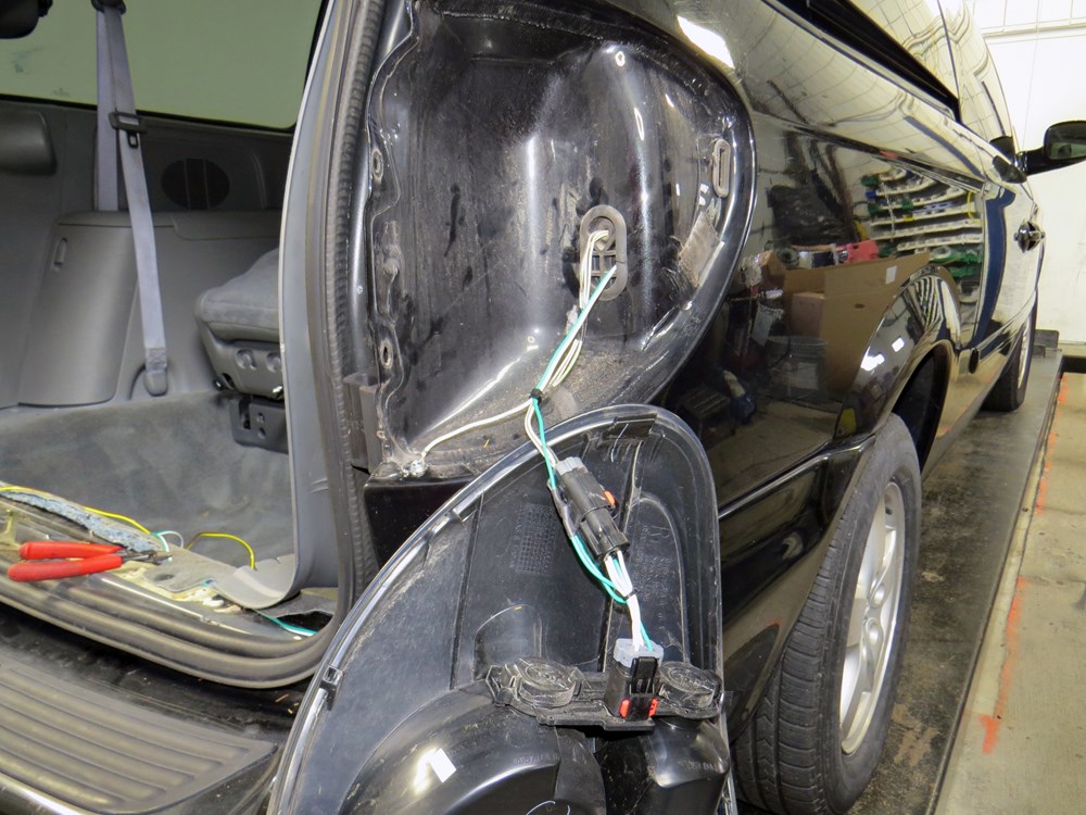 2006 chrysler town and country Custom Fit Vehicle Wiring - Curt