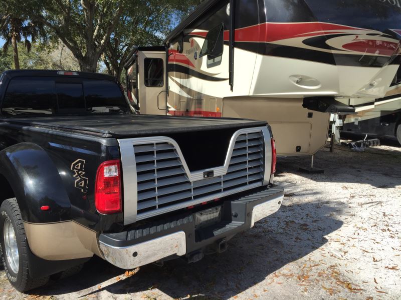 5Th Wheel Tailgate >> Ford F-250 And F-350 Super Duty Husky Liners Premium 5th Wheel Louvered Tailgate w/ Locking ... 5Th Wheel Tailgate >> Ford F-250 And F-350 Super Duty Husky Liners Premium 5th Wheel Louvered Tailgate w/ Locking ...