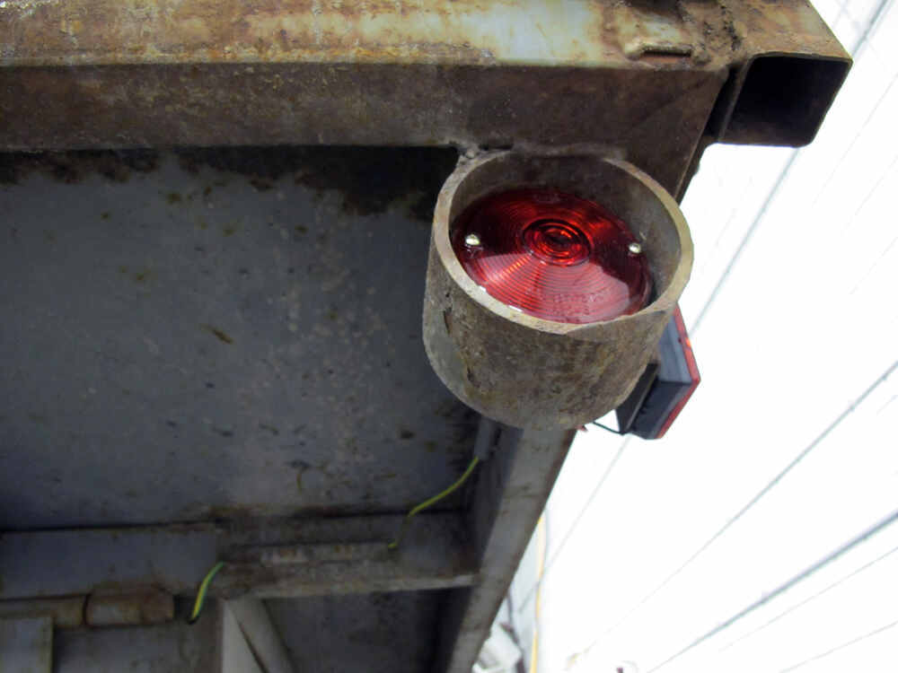Peterson Round Trailer Tail Light 2 Stud Mounting Right