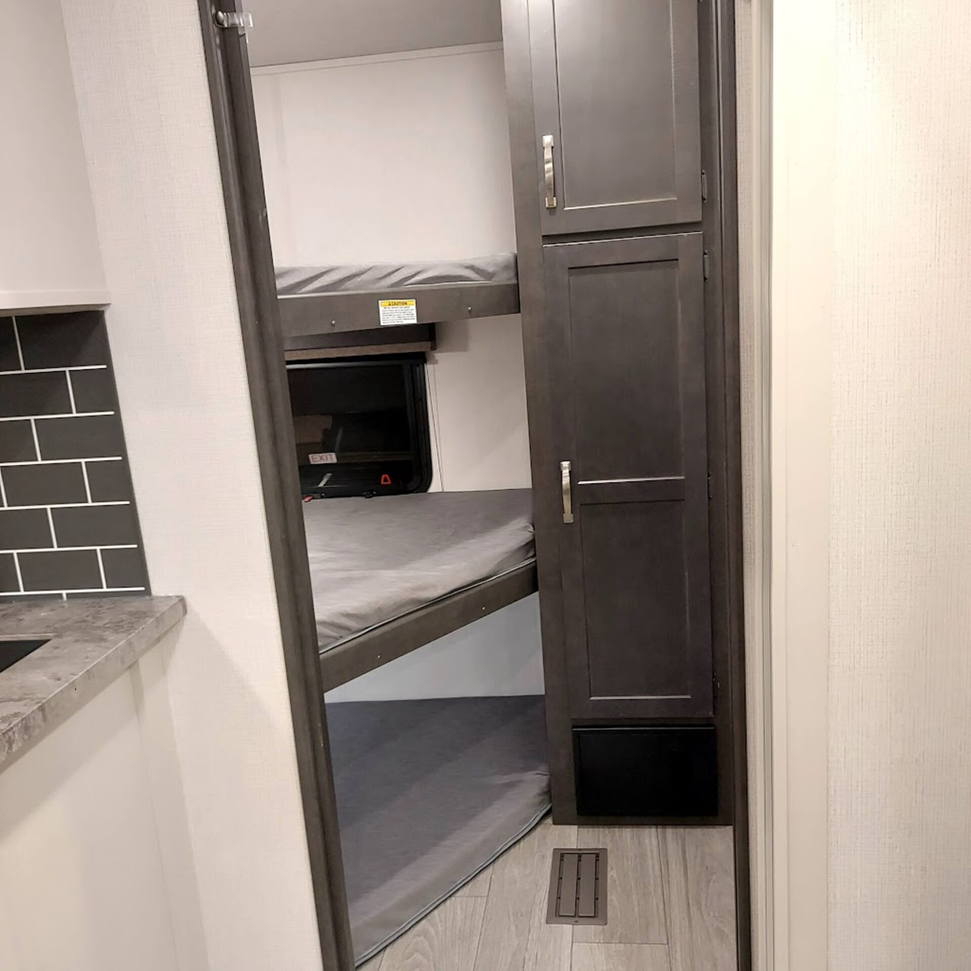 Triple-bunk space in RV