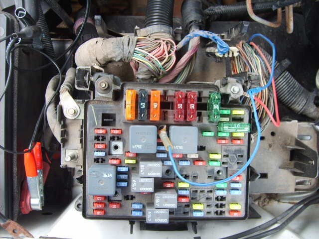 7 Pin Trailer Connector >> Wiring Curt Brake Controller # C51120 in 2002 GMC Sierra 1500 | etrailer.com 7 Pin Trailer Connector >> Wiring Curt Brake Controller # C51120 in 2002 GMC Sierra 1500 | etrailer.com