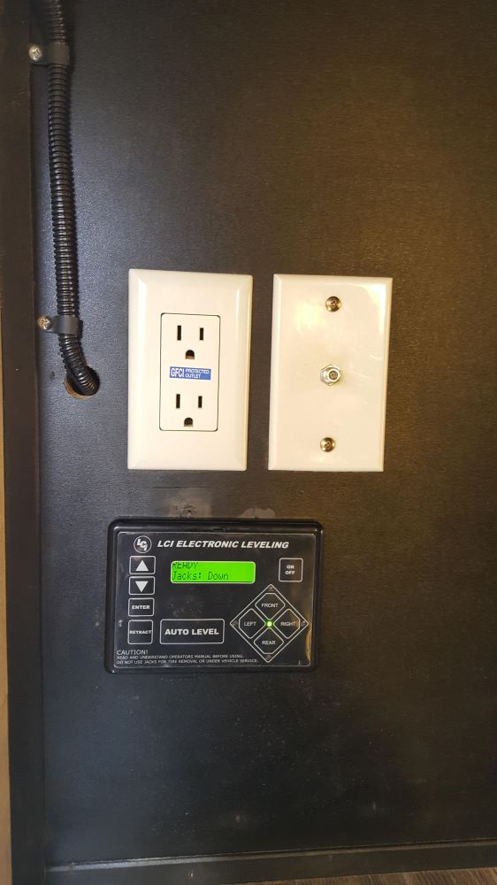 What Is Freight Shipping >> Lippert Ground Control 3.0 Electric 5th Wheel RV Leveling System w Touchpad and Remote - 4-Point ... What Is Freight Shipping >> Lippert Ground Control 3.0 Electric 5th Wheel RV Leveling System w Touchpad and Remote - 4-Point ...