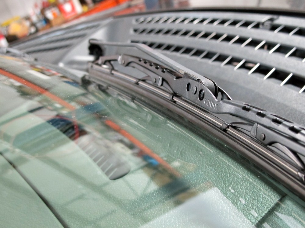 2004 Ford F-150 Windshield Wiper Blades - Rain-X 2004 Ford Expedition Rear Wiper Blade Size